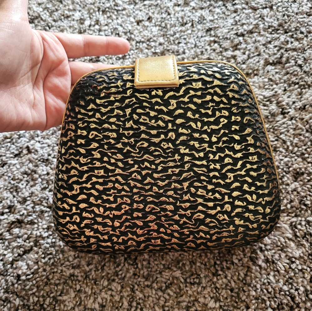 Black and gold clutch/ cross body - Picture 4 of 4